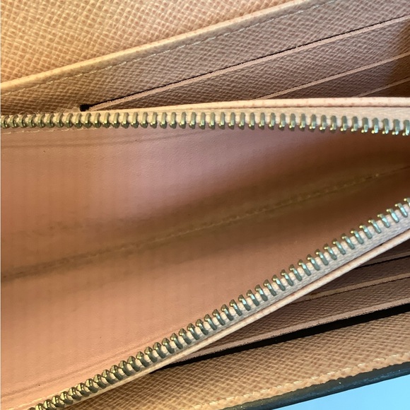 GUC - Louis Vuitton Pink Twist Wallet - Picture 10 of 10